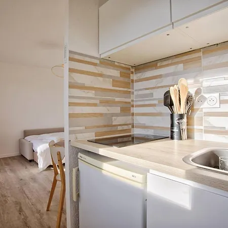 Apartment Confortable A 300 M De La Avec Parking Prive - Fr-1-788-45 Varaville